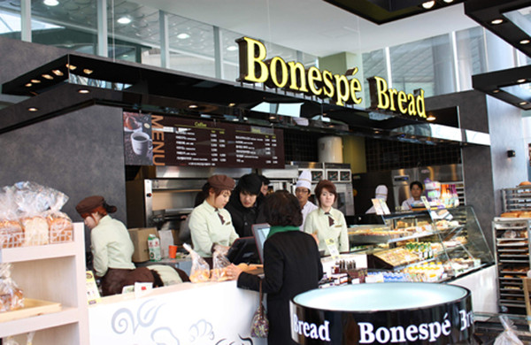 ▲ 롯데브랑제리가 운영하는 '빵집' 보네스뻬' 매장. 전국에 140개 매장을 갖고 있다. 롯데가 '뚜레주르'까지 인수하면 엄청난 파괴력을 가질 것으로 보인다.