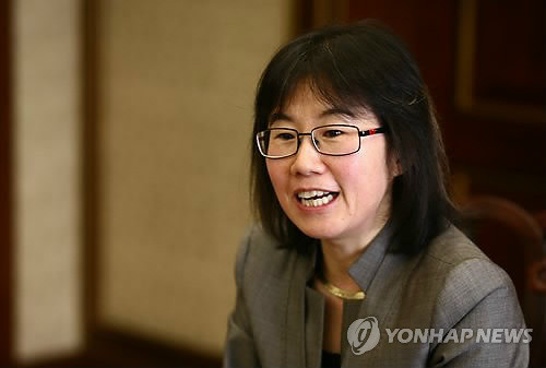 ▲ 교과부가 과학벨트에 구축할 중이온가속기 개발을 위한 국제협력을 강화하고 있다. 사진은 지난해 5월 한국을 찾은 미 페르미연구소 김영기 부소장이 간담회에서 과학벨트 중이온가속기 개념설계 표절 논란에 대해 견해를 밝히는 모습.ⓒ 사진 연합뉴스