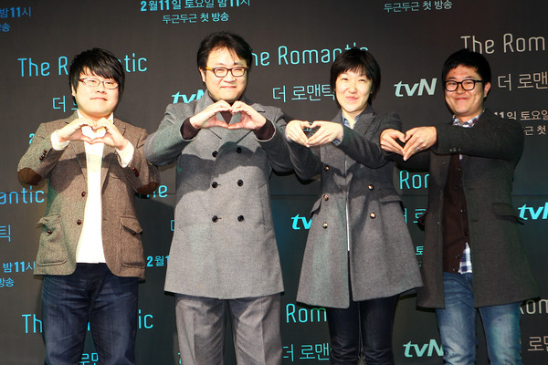 ▲ 8일 오후 서울 영등포 타임스퀘어 엠펍에서 열린 tvN '더 로맨틱(The Romantic)' 제작보고회에 참석한 이명한PD ⓒ tvN