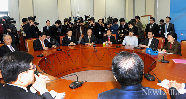 ▲ 새누리당(옛 한나라당) 박근혜 비상대책위원장이 9일 오전 국회에서 열린 비대위 회의에서 모두발언을 하고 있다.ⓒ양호상 기자