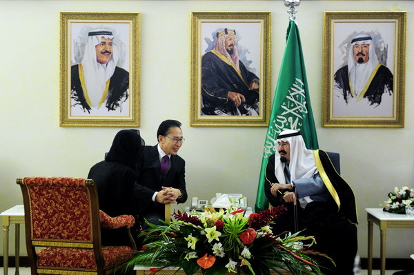 ▲ 이명박 대통령이 8일(현지시간) 사우디아라비아 자나드리아 전통 문화 축제 개막행사에 참석했다. ⓒ 청와대