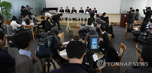 ▲ "대학의 자구노력은 '꼼수'였나" 작년 11월 7일 숙명여대 백주년기념관에서 열린 대교협 임시총회. 이 날 대교협은 "정부의 등록금 감사에 상처를 받았다"며 "자구노력을 지켜봐 달라"고 요구했다.ⓒ 사진 연합뉴스