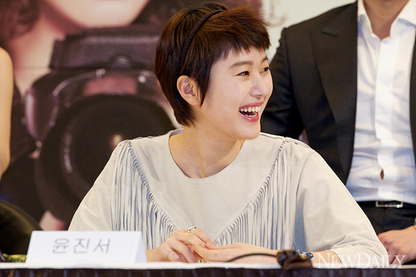 ▲ tvN ‘일년에 열두남자’ 제작발표회에 참석한 배우 윤진서가 기자간담회를 갖고 있다. ⓒ 양호상기자