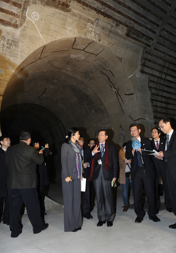 ▲ 일본 방문 이틀째인 9일 도쿄 도심 환상7호선 대심도터널을 둘러보는 박원순 서울시장.ⓒ
