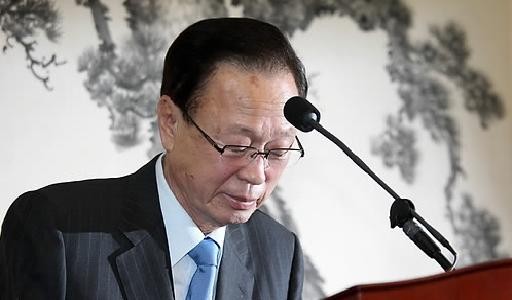 ▲ 박희태 국회의장이 13일 고개 숙여 사과하고 있다.  ⓒ 연합뉴스