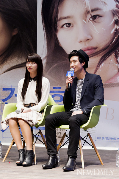 ▲ '건축학개론'(감독 이용주)의 제작발표회에 참석한 수지, 이제훈 ⓒ 양호상기자.