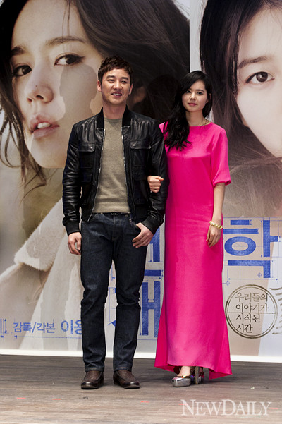 ▲ '건축학개론'(감독 이용주)의 제작발표회에 참석한 엄태웅,한가인 ⓒ 양호상기자.