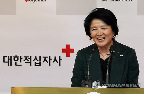 ▲ 대한적십자사 유중근 총재가 14일 오전 서울 중구 남산동 3가 대한적십자사에서 이산가족 상봉을 위한 남북실무접촉 제의와 관련해 기자회견을 하고 있다.