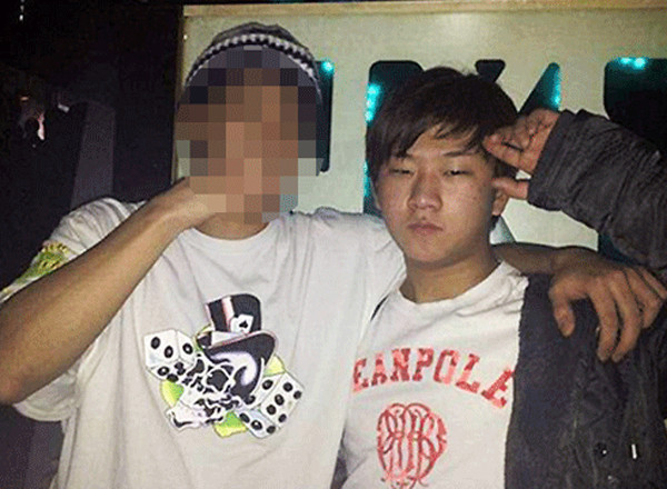 ▲ 투개월 도대윤의 클럽 포착 사진이 화제다. ⓒ 온라인커뮤니티