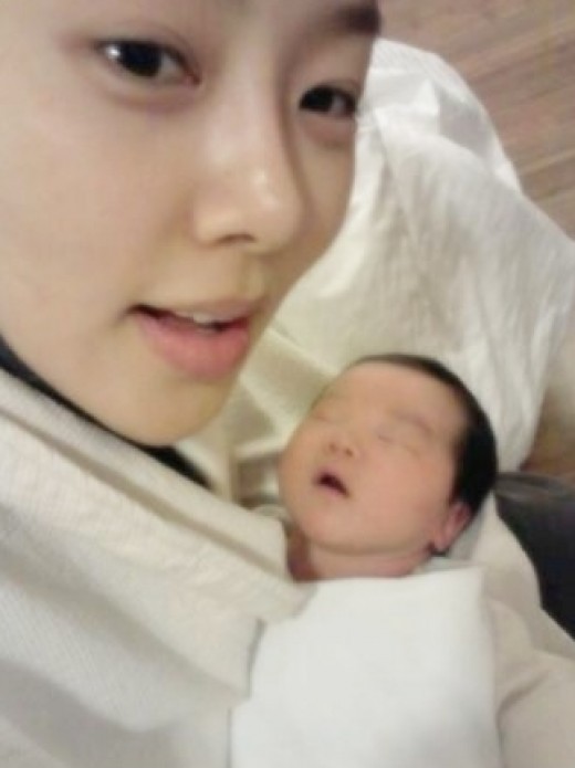 ▲ 그룹 샤크라 출신 이은이 셋째 딸을 출산했다. ⓒ 이은 미니홈피