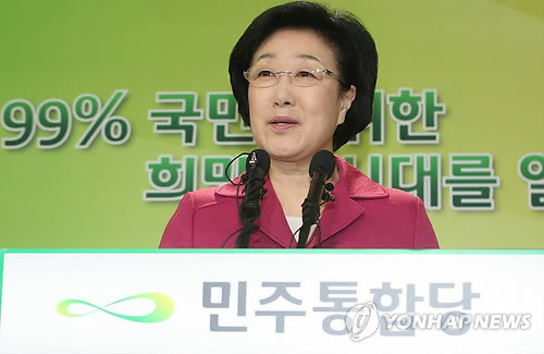 ▲ 취임 한 달을 맞은 민주통합당 한명숙 대표가 15일 오전 서울 영등포 당사에서 대국민 기자회견을 하고 있다. ⓒ 연합뉴스