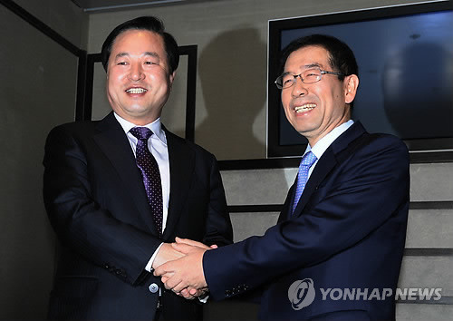 ▲ 김두관 경남지사(왼쪽)와 박원순 서울시장이 민주통합당에 입당한다고 15일 발표됐다. ⓒ 연합뉴스