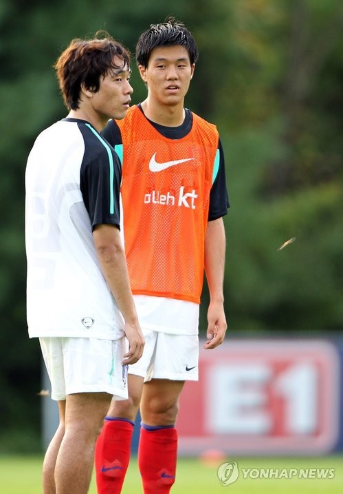 ▲ 석현준(오른쪽)과 박주영 선수.ⓒ연합뉴스