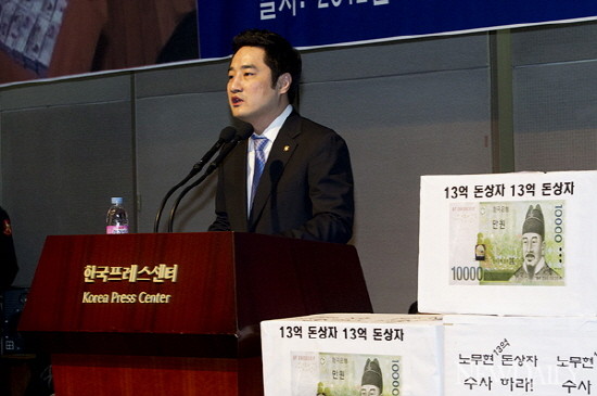 ▲ 이날 초청손님으로 초대된 무소속 강용석은 '안철수와 박원순의 정체'를 폭로한다고 밝혔다.  ⓒ뉴데일리(자료사진)