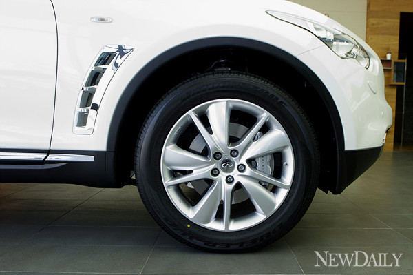 ▲ 아시아 최초로 선보이는 6기통, 3.0L 터보 디젤 엔진을 탑재한 올 뉴 인피니티 FX30d ⓒ양호상 기자