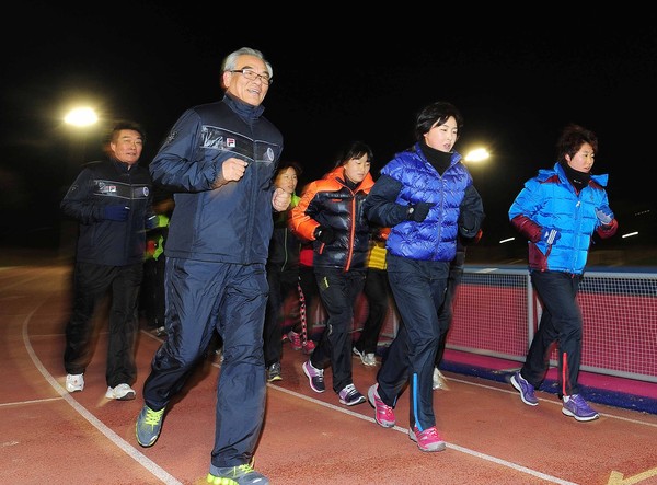 ▲ 태릉선수촌을 방문해 노익장을 과시하는 최광식 장관ⓒ문화체육관광부