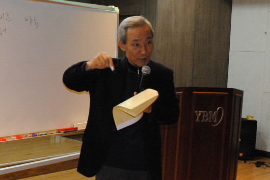 ▲ 21일 김종훈 전 외교통상부 통상교섭본부장이 '한미FTA 간담회'에 참석해 강연하고 있다. ⓒ 뉴데일리