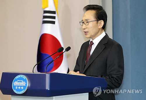 ▲ 이명박 대통령이 22일 청와대 춘추관에서 취임 4주년을 맞아 특별회견하고 있다. ⓒ 연합뉴스