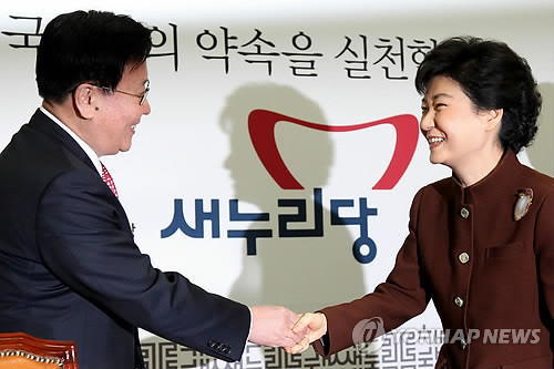 ▲ 새누리당 박근혜 비대위원장이 23일 국회에서 국민생각 박세일 대표와 인사하고 있다. ⓒ 연합뉴스