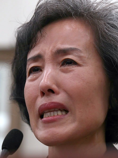 ▲ 자유선진당 박선영 의원이 24일 국회 외교통상통일위원회 전체회의에서 '중국의 탈북자 강제 북송 중단 촉구 결의안'에 대한 제안설명을 하며 눈물을 흘리고 있다. ⓒ연합뉴스