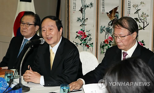 ▲ 지난 19일 대전 유성의 한 호텔에서 열린 자유선진당 3차 공천심사위원회에서 이현청 위원장이 모두발언을 하고 있다. ⓒ연합뉴스