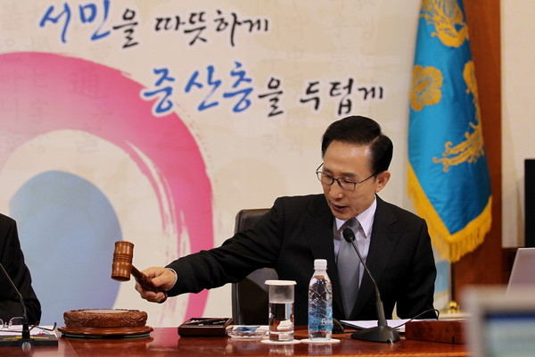 ▲ 이명박 대통령이 28일 오전 청와대에서 국무회의를 주재하고 있다. ⓒ 청와대