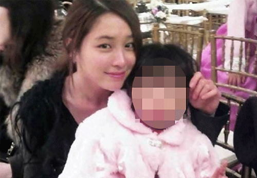 ▲ 배우 이민정의 결혼식 직찍 사진이 공개됐다. ⓒ 온라인 커뮤니티