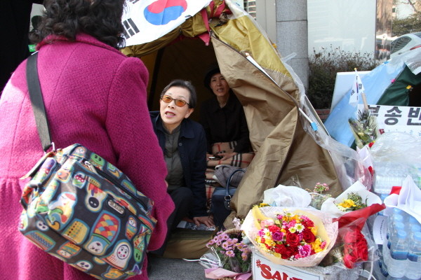▲ 자유선진당 박선영 의원이 단식 농성을 벌이던 텐트 안. ⓒ뉴데일리