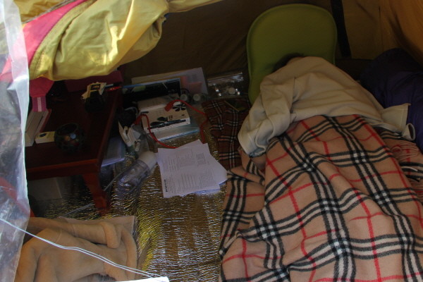 ▲ 자유선진당 박선영 의원이 단식 농성을 벌이던 텐트 안. ⓒ뉴데일리