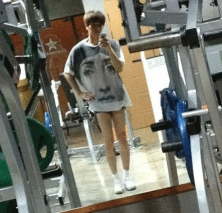 ▲ 슈퍼주니어 멤버 이특의 하의실종 사진이 화제다. ⓒ 이특 트위터