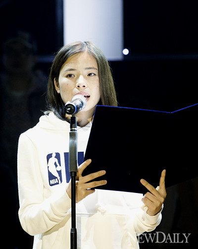 ▲ 탈북자를 대표한 이경화 씨는 “햇빛이 없는 곳에서 얼마나 두려움에 떨고 있을지 잘 알고 있다. 그는 그 마음을 잘 알고 있다