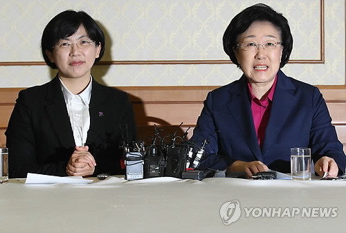 ▲ 민주통합당당 한명숙 대표와 통합진보당 이정희 공동대표가 6일 오전 국회 귀빈식당에서 만나 야권연대 협상에 들어갔다. ⓒ 연합뉴스