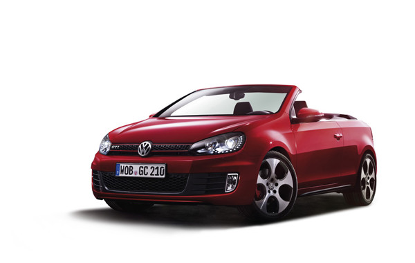 ▲ 신형 골프 카브리올레. 소프트탑 컨버터블로 50km/h로 달리면서도 11초 만에 지붕을 여닫을 수 있다.