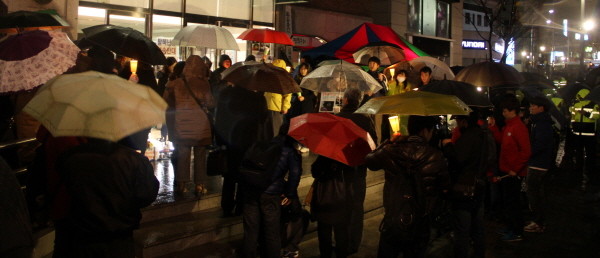 ▲ 5일 오후 중국대사관 앞에서 30여명의 시민들이 모여 '탈북자 강제북송'에 반대하는 촛불문화제를 열었다. ⓒ 뉴데일리
