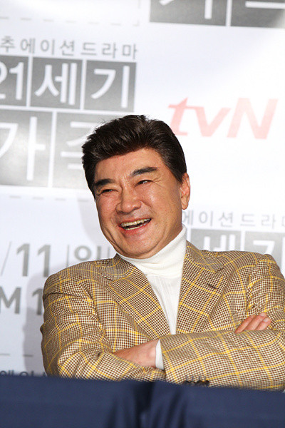 ▲ '21세기가족' 제작발표회에 참석한 이덕화 ⓒ CJ E&M 제공