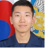 ▲ 공군 예비역 병장으로 주임원사들에게 리더십 강의를 한 윤승현 씨.