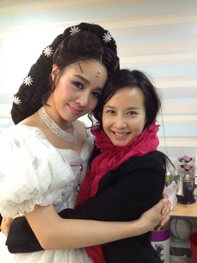 ▲ 배우 조여정이 절친 옥주현의 뮤지컬 공연 관람 인증샷을 공개했다. ⓒ 조여정 트위터