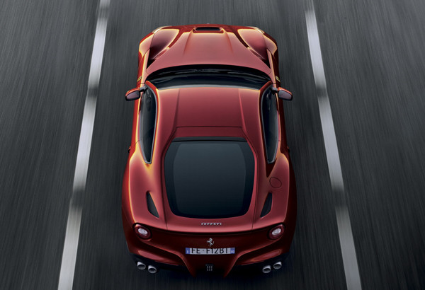 ▲ 페라리 F12 베를리네타를 위에서 본 모습.