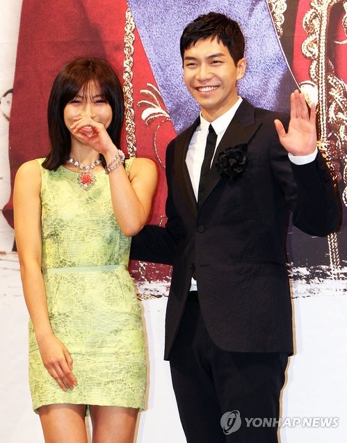 ▲ 하지원이 8일 오후 서울 강남구 논현동 임피리얼팰리스호텔에서 열린 MBC 드라마 '더킹 투하츠' 제작발표회에서 취재진의 질문에 답하고 있다. ⓒ 연합뉴스