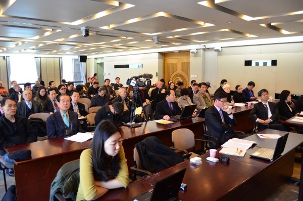 ▲ 선진사회복지연구회 토론회 참여자 왼쪽부터 류기정 한국경영자총협회 사회정책본부 본부장, 허준수 숭실대 사회복지학과 교수, 박미출 일반시민토론자, 이정숙 회장, 홍경준 성균관대 사회복지학과 교수, 박기환 국민대 경영대학 교수, 이정한 고용노동부 노동시장정책과 과장.