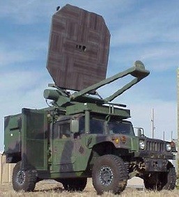 ▲ 미군이 개발에 성공한 전자기파 무기 'ADS'의 모습. 험비에 장착해 사용한다.