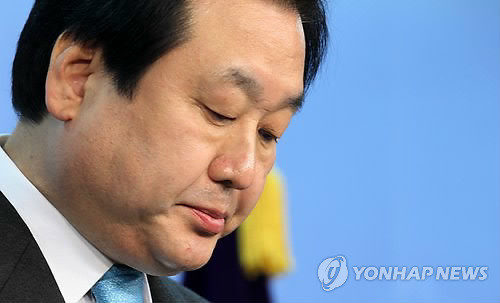 ▲ 새누리당 김무성 의원이 12일 오전 국회 정론관에서 자신의 거취와 관련해 기자회견을 하고 있다. ⓒ 연합뉴스