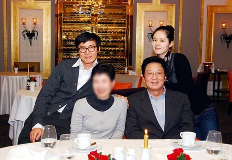 ▲ 배우 한가인의 가족사진이 공개돼 화제를 모으고 있다. ⓒ 여유만만 방송화면 캡쳐