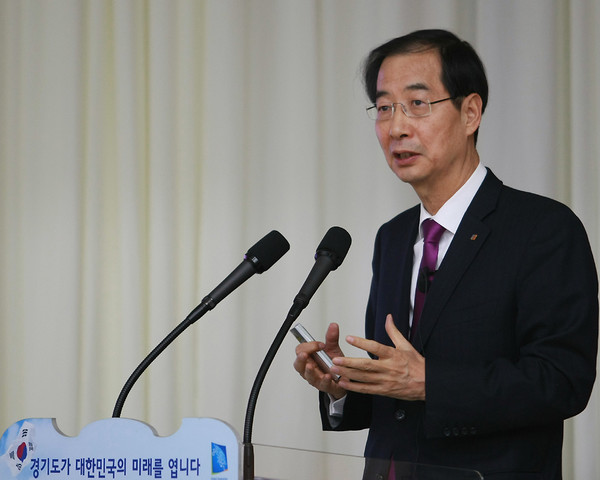 ▲ 한덕수 무역협회장이 12일 경기도청에서 공무원들을 대상으로 ‘FTA 시대 개막과 한국경제의 미래’라는 주제로 특강을 하고 있다. ⓒ 뉴데일리