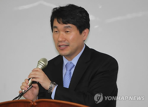 ▲ 이주호 교과부 장관이 13일 현대자동차 울산공장에서 열린 직장으로 찾아가는 학부모교실에서 학교폭력을 반드시 근절하겠다고 밝히고 있다.ⓒ 사진 연합뉴스