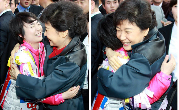 ▲ 새누리당 박근혜 비상대책위원장이 4ㆍ11총선을 한 달 앞둔 13일 오후 격전지인 부산 사상구를 찾아 문재인 통합민주당 상임고문과 맞붙는 손수조 후보와 포옹하고 있다. ⓒ 연합뉴스