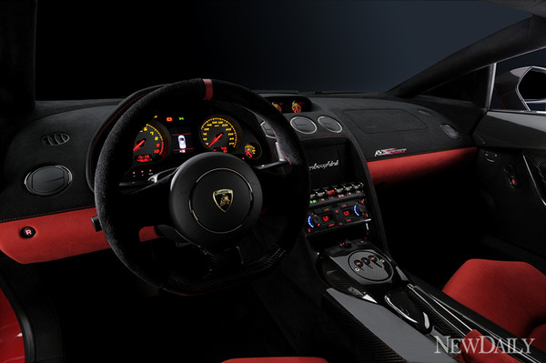 ▲ 세계의 150만대 한정판 람보르기니, '가야르도 LP570-4 슈퍼 트로페오 스트라달레' 내부ⓒ람보르기니