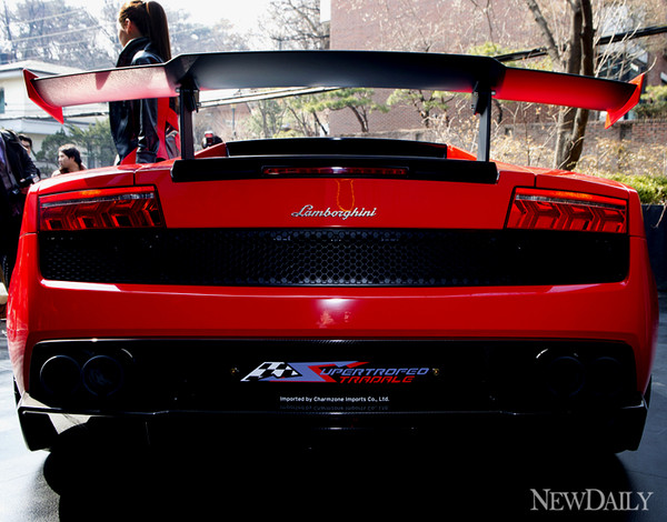 ▲ 세계의 150만대 한정판 람보르기니, '가야르도 LP570-4 슈퍼 트로페오 스트라달레' 뒷모습 ⓒ양호상 기자