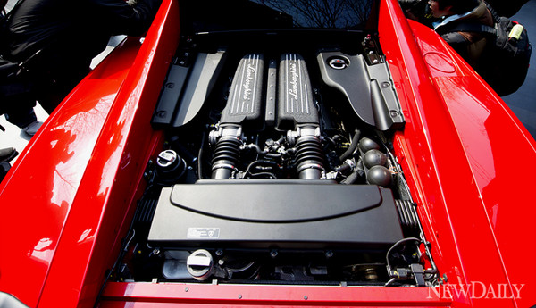 ▲ 세계의 150만대 한정판 람보르기니, '가야르도 LP570-4 슈퍼 트로페오 스트라달레' 570마력 엔진ⓒ양호상 기자
