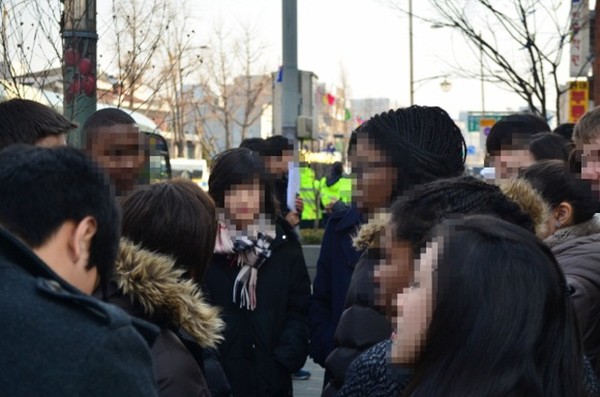 ▲ 하버드대 아카펠라공연팀이 이야기를 나누고 있다.